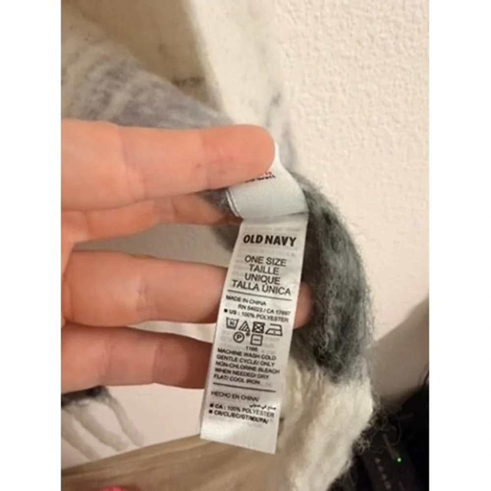 Old Navy Womens Oversized Blanket Scarf Cream Tan Grey Plaid Fringe One Size